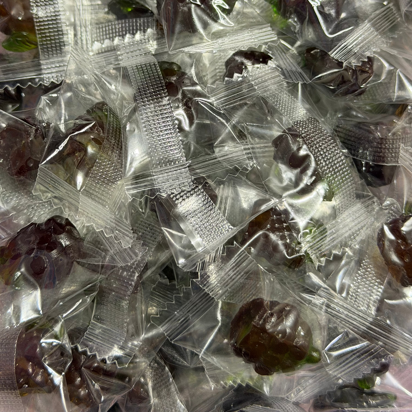 Peelable Gummy Grapes